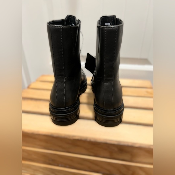 Forever 21 Women’s Zippered Lug-Sole Booties Black 8 - Picture 5 of 11